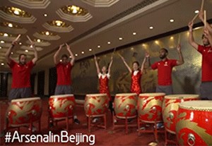 آموزش کوبیدن طبل به بازیکنان آرسنال در چین