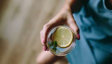 Closeup-of-lemon-and-mint-with-water