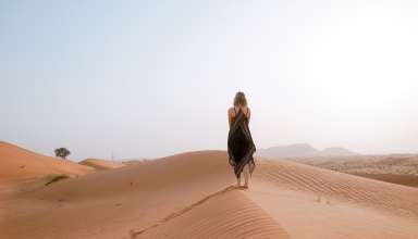 Female Desert on foot - Toa Heftiba Wallpaper