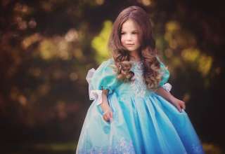 Beautiful clothes children girl Wallpaper