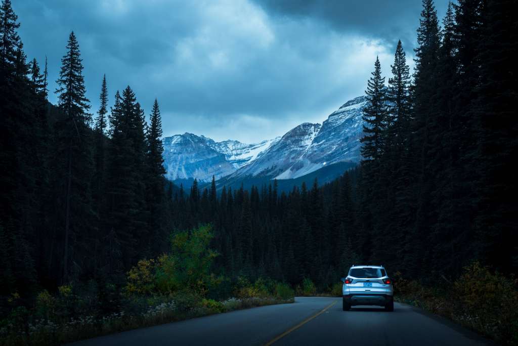 Auto Road Mountains Traffic Wallpaper