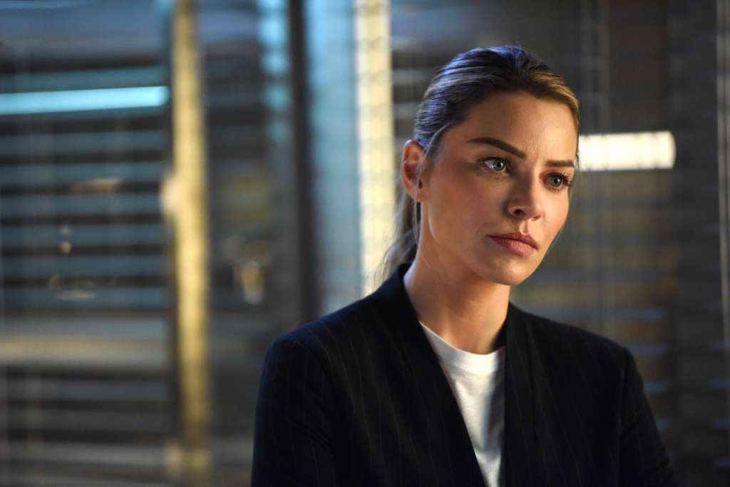 Chloe Decker As Lauren German in Lucifer 2017 Wallpaper