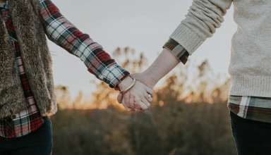 Couple Hands Tenderness Wallpaper