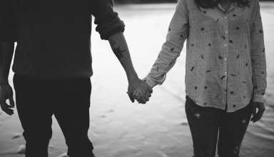 Hands Couple Love Wallpaper