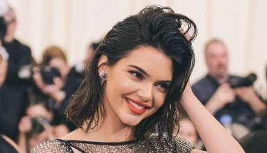 Kendall Jenner Cute Smile Wallpaper