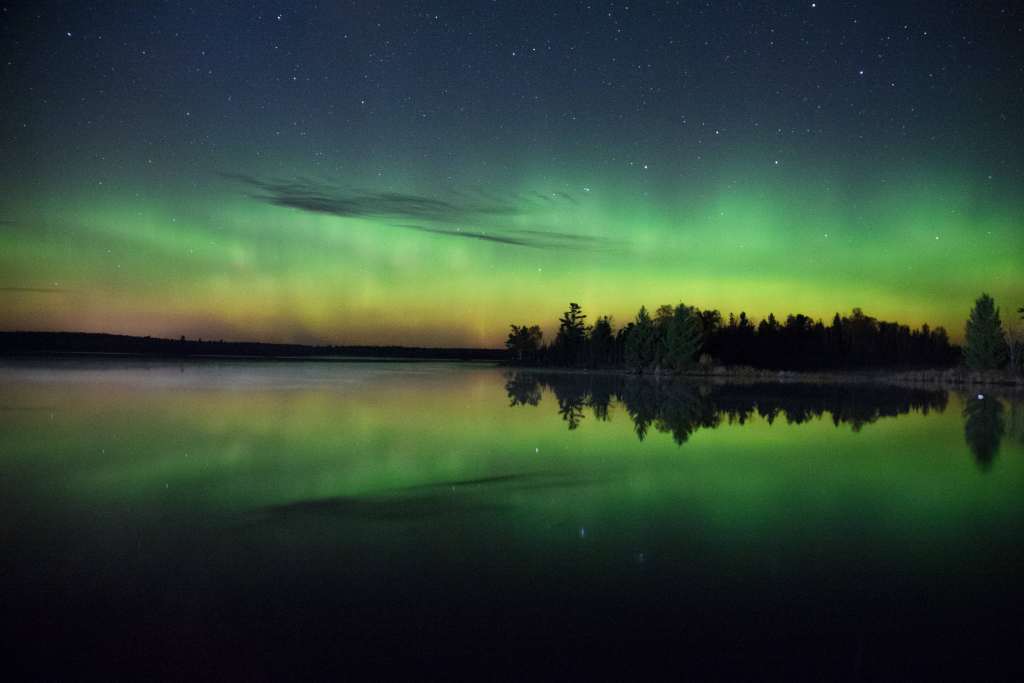 Night Green Starry Sky River Wallpaper