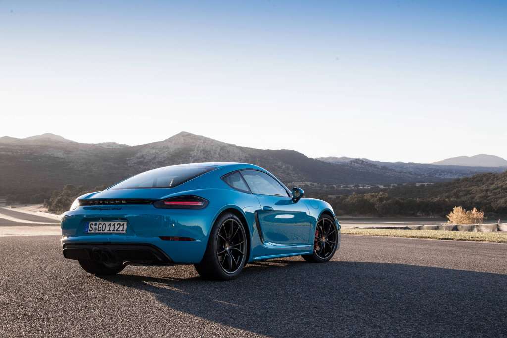 Porsche 718 Cayman GTS 2017 Wallpaper