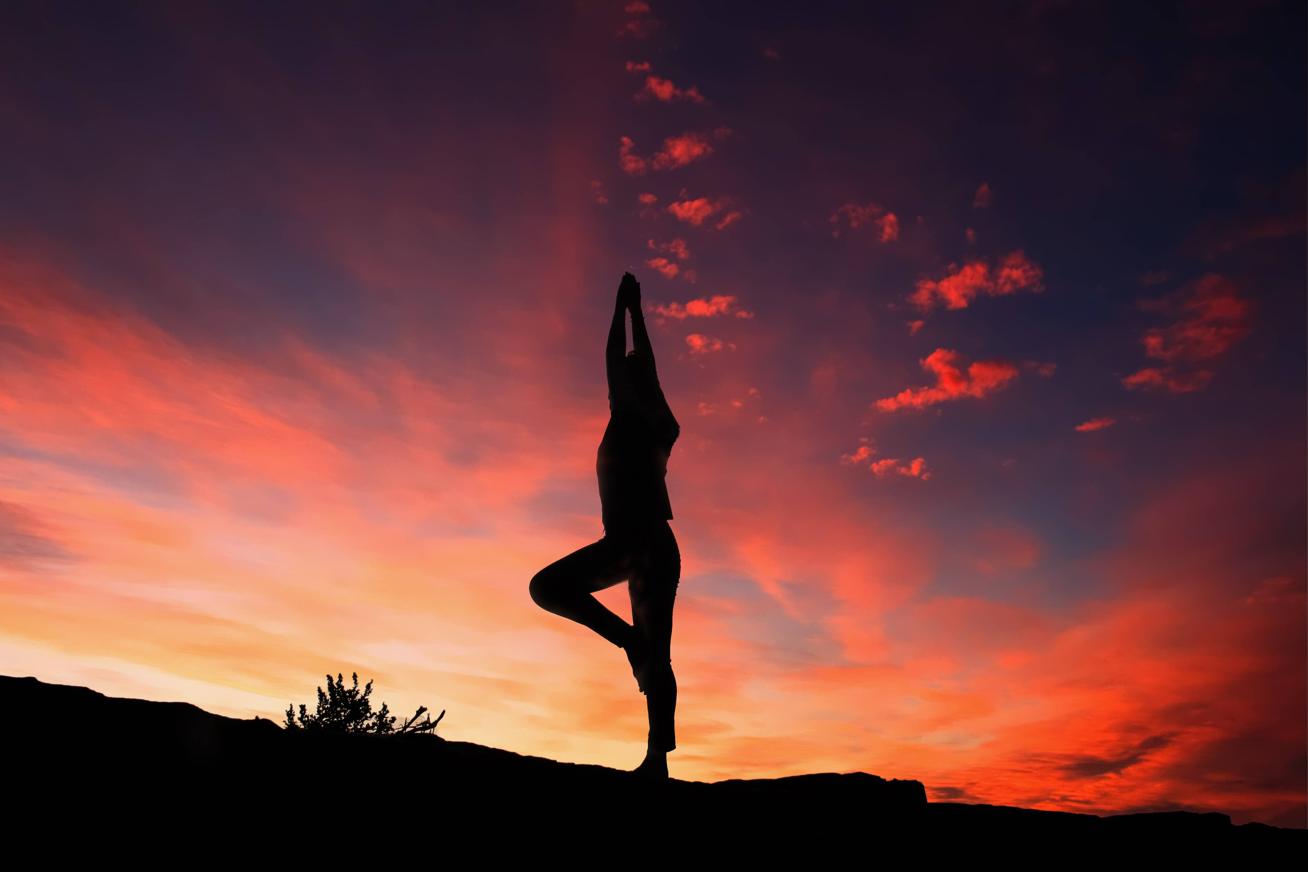 yoga_silhouette_sunset_man_5184x3456