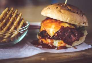 Close-up Photography of Bun With Cheese Patty Egg And Bacon Wallpaper