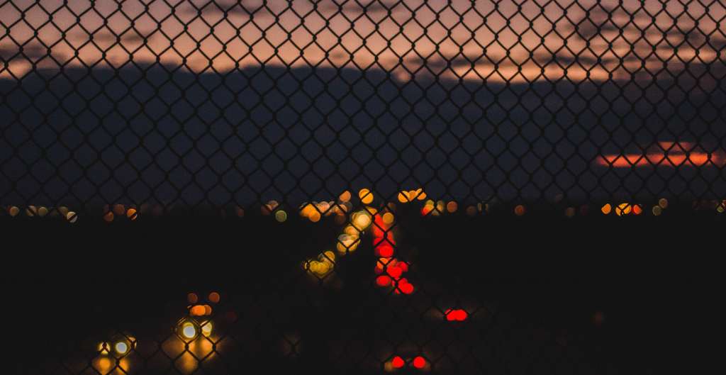 Grid Glare Night Wallpaper