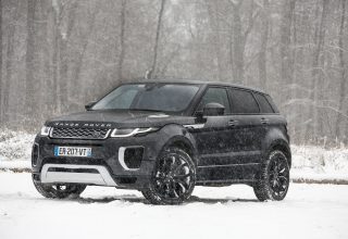 Range Rover Evoque Autobiography SI4 in Snow Wallpaper