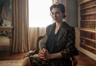 Vanessa Kirby As Princess Margaret in The Crown TV Series Wallpaper