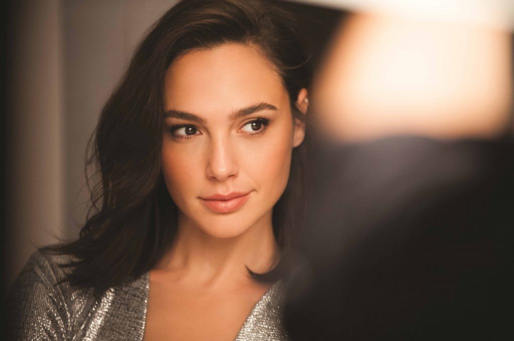 Gal Gadot Revlon 2018 Wallpaper