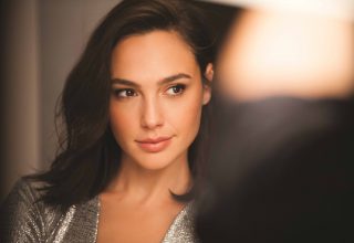 Gal Gadot Revlon 2018 Wallpaper