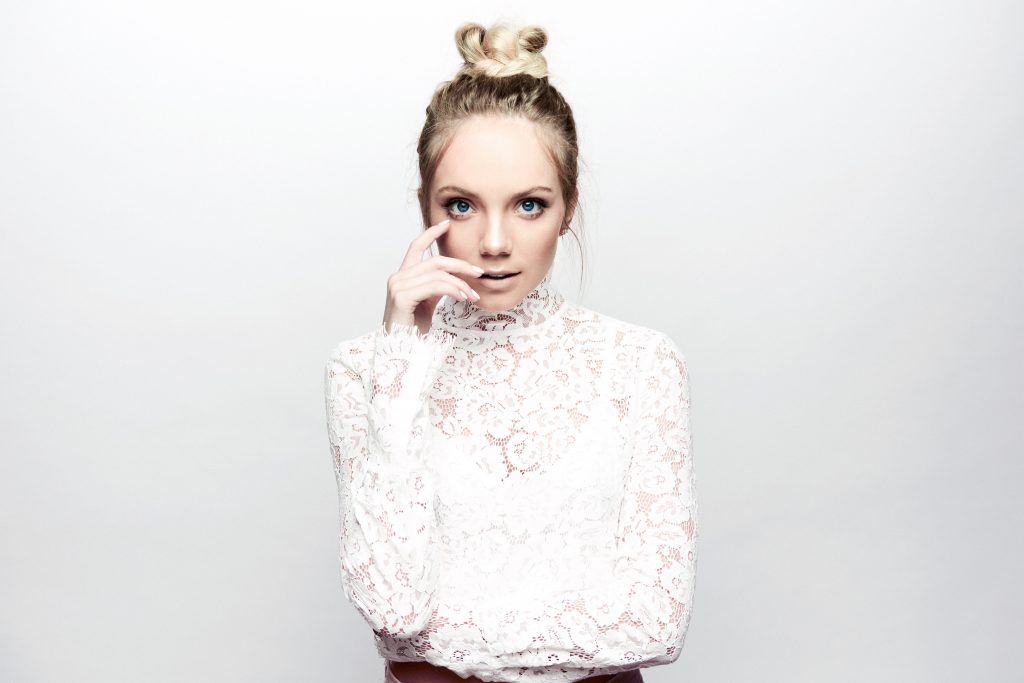 Danielle Bradbery Wallpaper