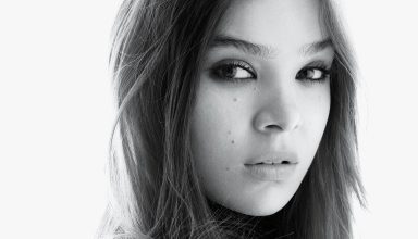 Hailee Steinfeld Black and White Wallpaper