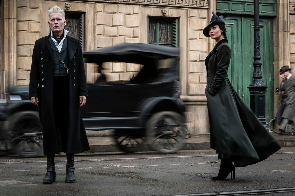 Johnny Depp and Poppy Corby Tuech in Fantastic Beasts: The Crimes of Grindelwald 2018 Wallpaper