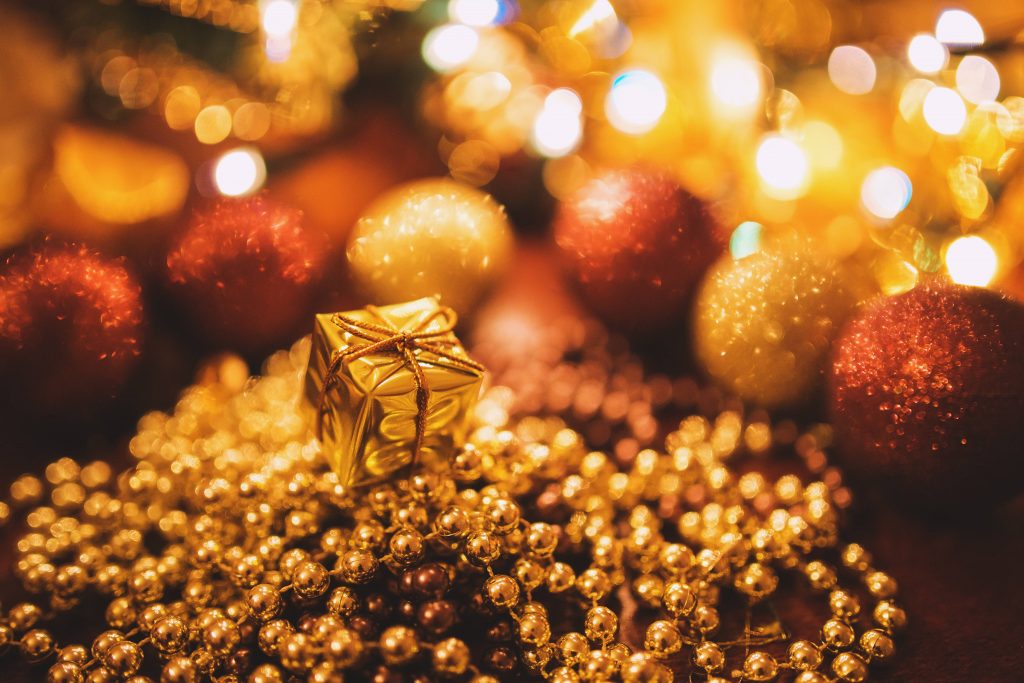 Tiny Gold Christmas Gift Wallpaper