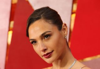 Gal Gadot at Oscars 2018 Wallpaper