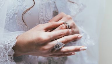Womans hands wearing beautiful rings Wallpaper