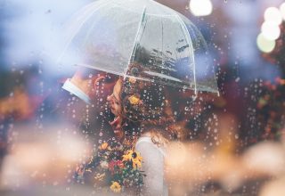 Married Couple Romantic Umbrella Raining Weeding Wallpaper